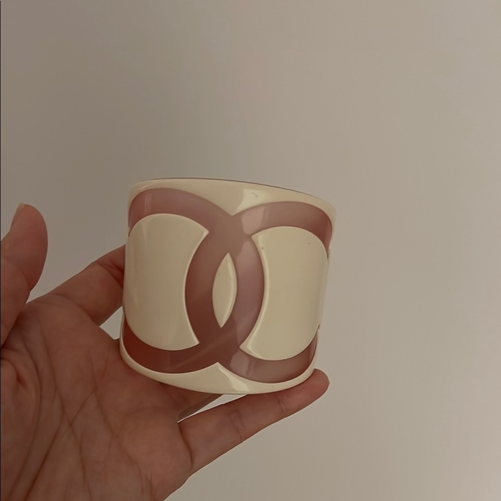 Chanel coco crush plastic bracelet - Picture 2 of 5